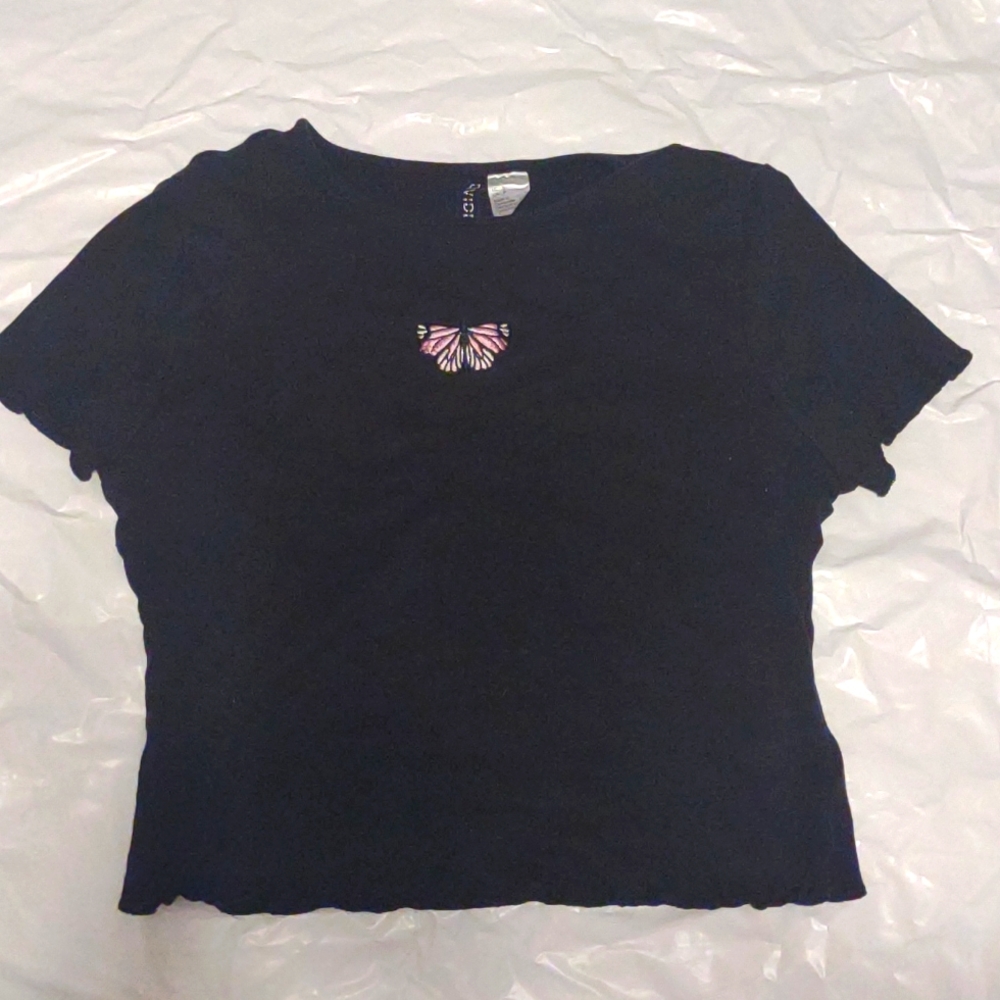 Divided small black cropped t-shirt